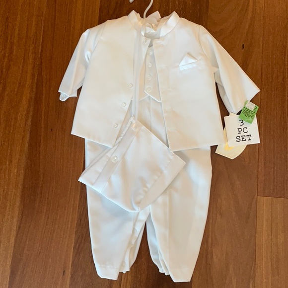 NWT 3 piece set. Romper/jacket/hat size 12 months